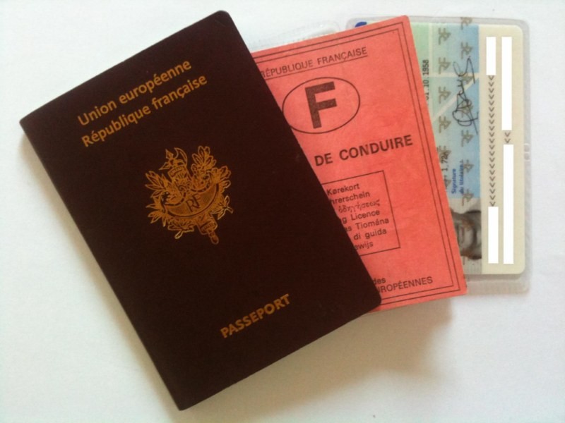 à fournir pour le rachat d'or Passeport,  permis de conduire,  cni 